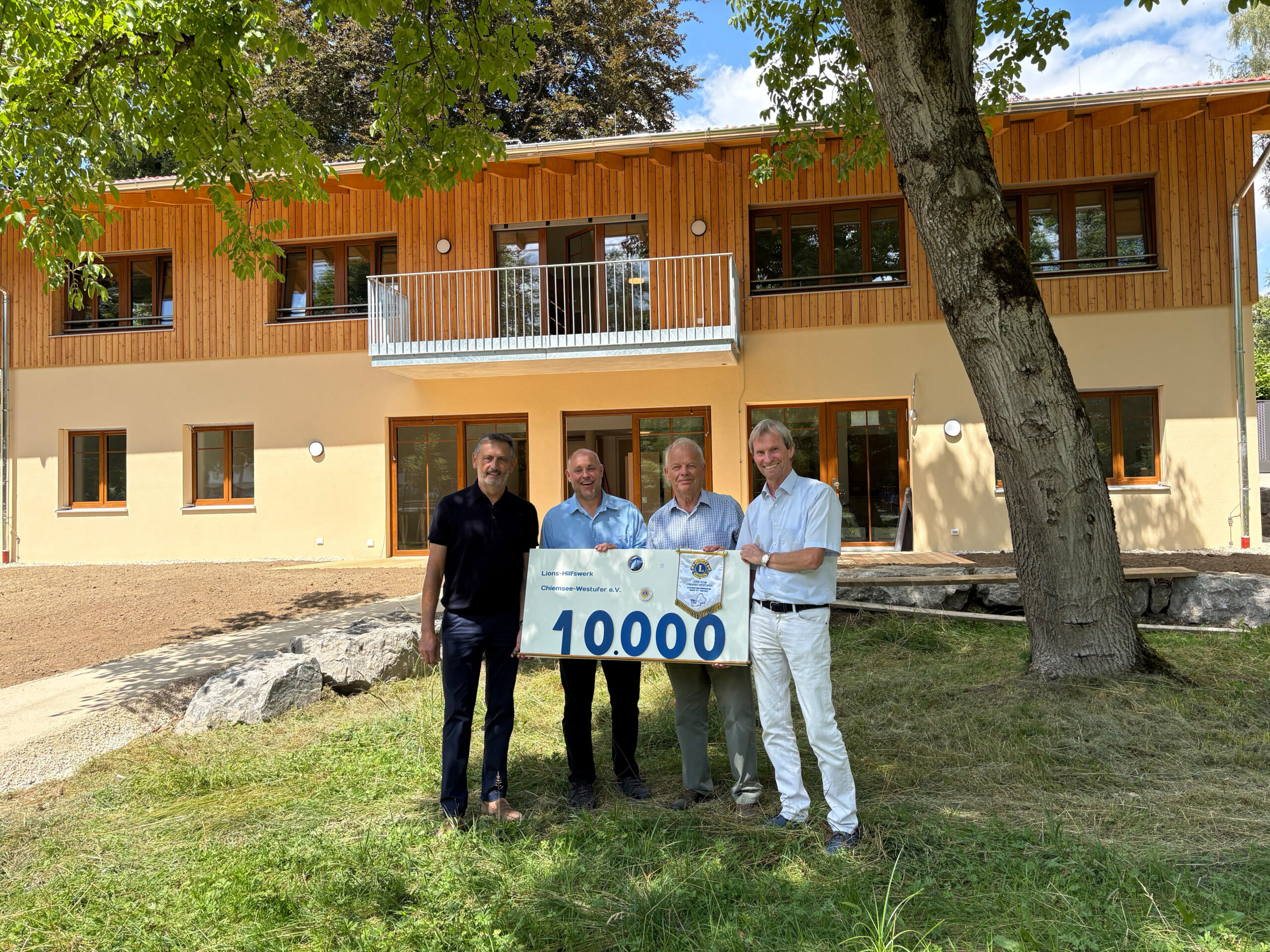 LionsClub_neues_Pflegegebaeude_Bernau GrosserAndrangbeimEntenrennendesLionsClubChiemsee-Westufer